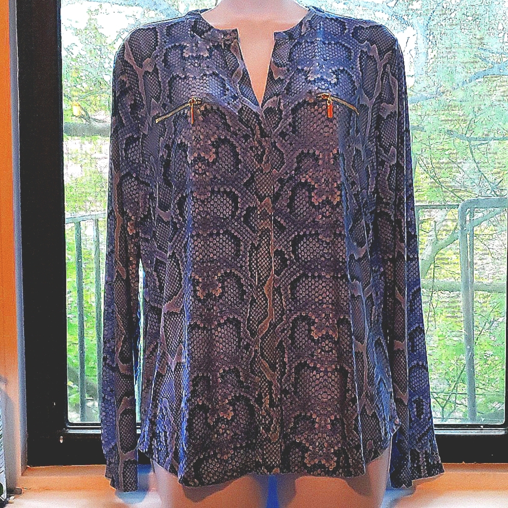 INC BLUE AND BLACK TOP